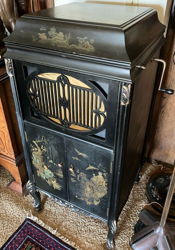 Brunswick Japanes Lacquer Art Model Phonograph